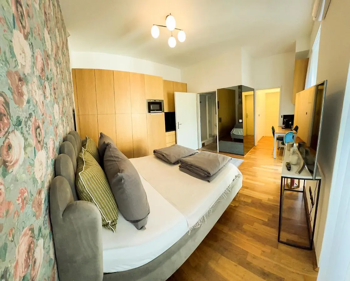 Triangle City Center Apartment Vienna