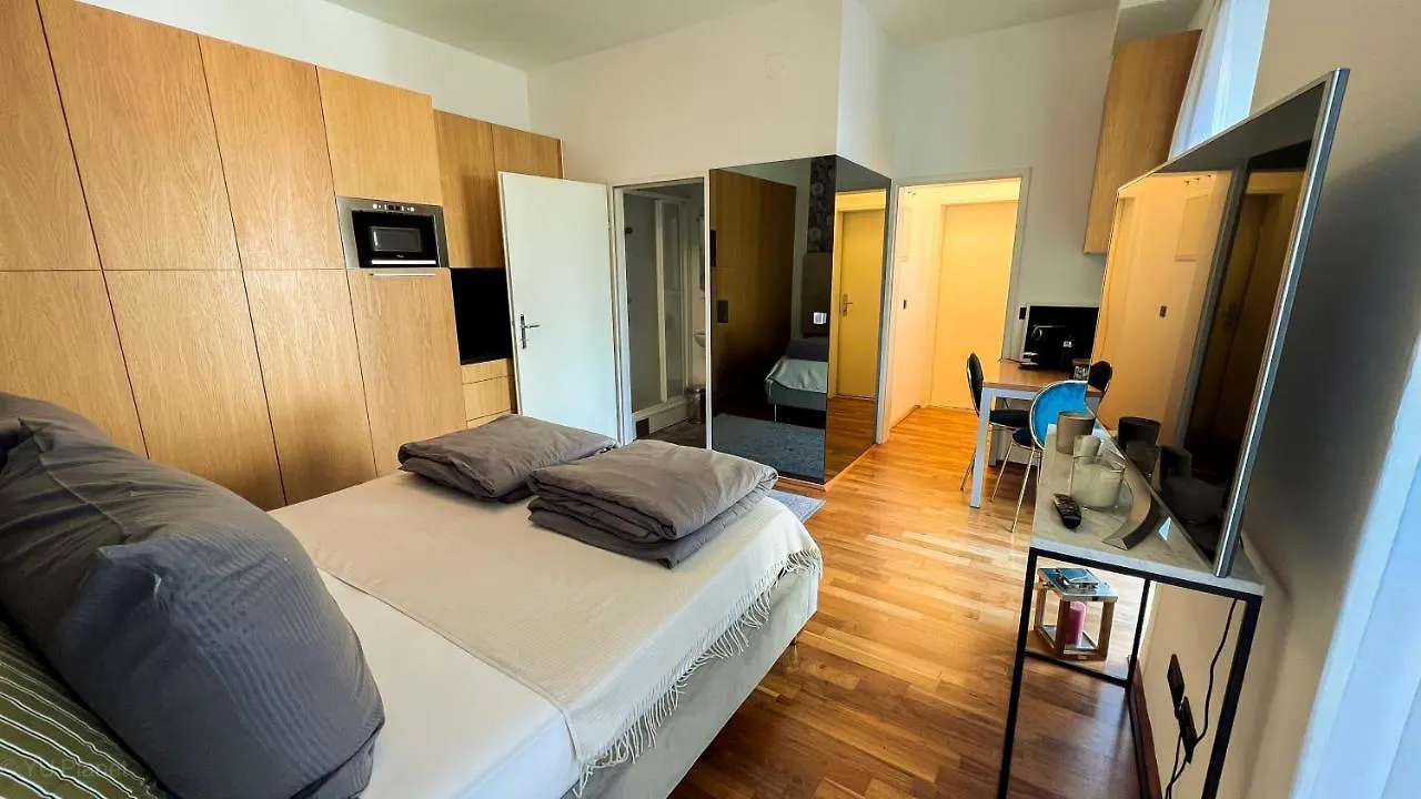Triangle City Center Apartment Vienna